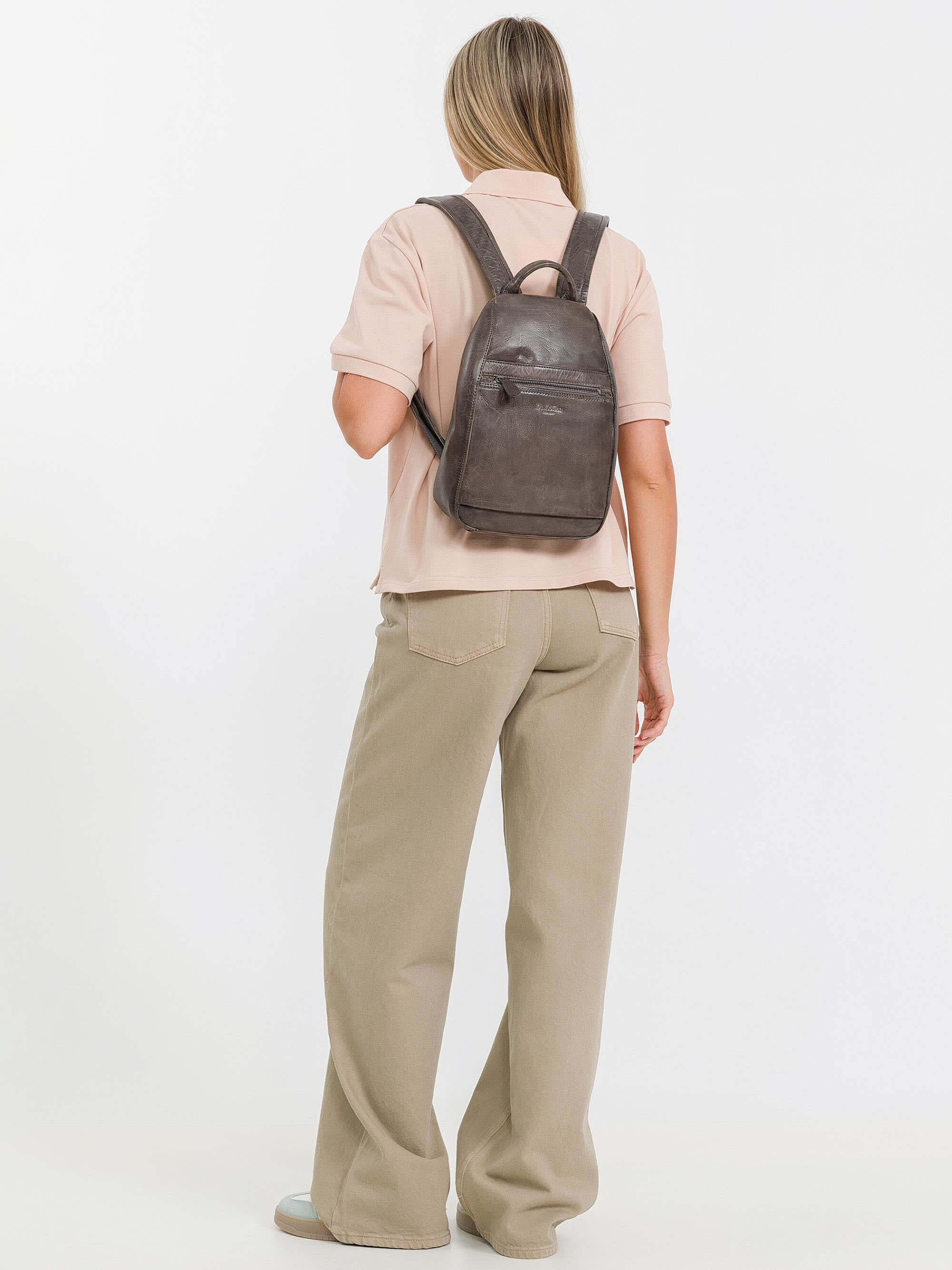 b402887-244-77 рюкзак B402887-244-77 по распродаже