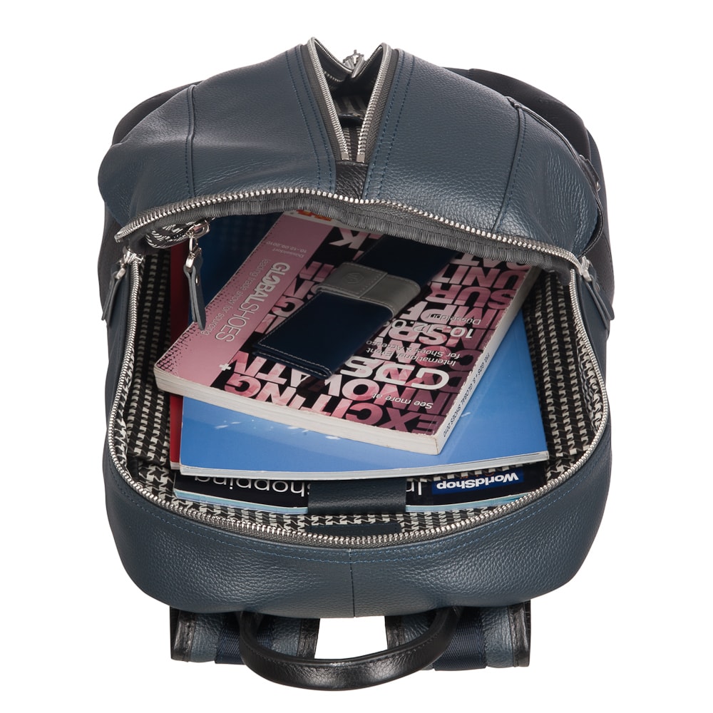 Мужской рюкзак из натуральной кожи синего цвета с отделкой из черной кожи с большим количеством карманов Dr.Koffer M402593-220-60/04