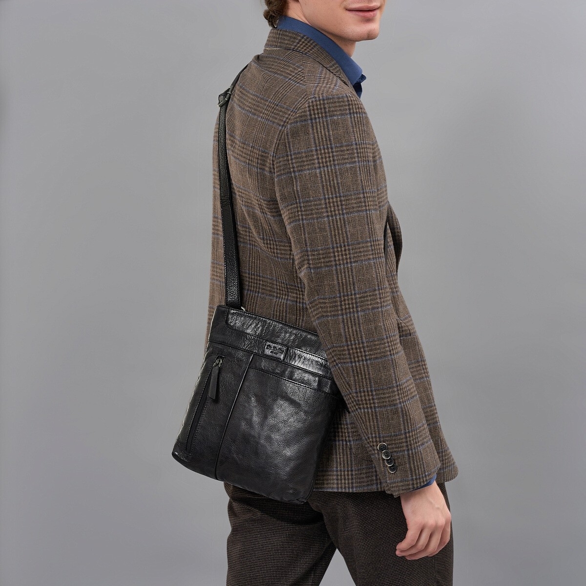 Сумка через плечо Dr.Koffer из натуральной кожи черная