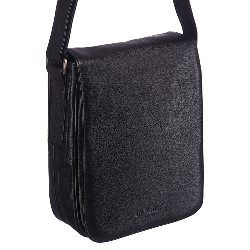 Прямоугольная черного цвета мужская сумка небольшого размера Dr.Koffer M306221-01-04