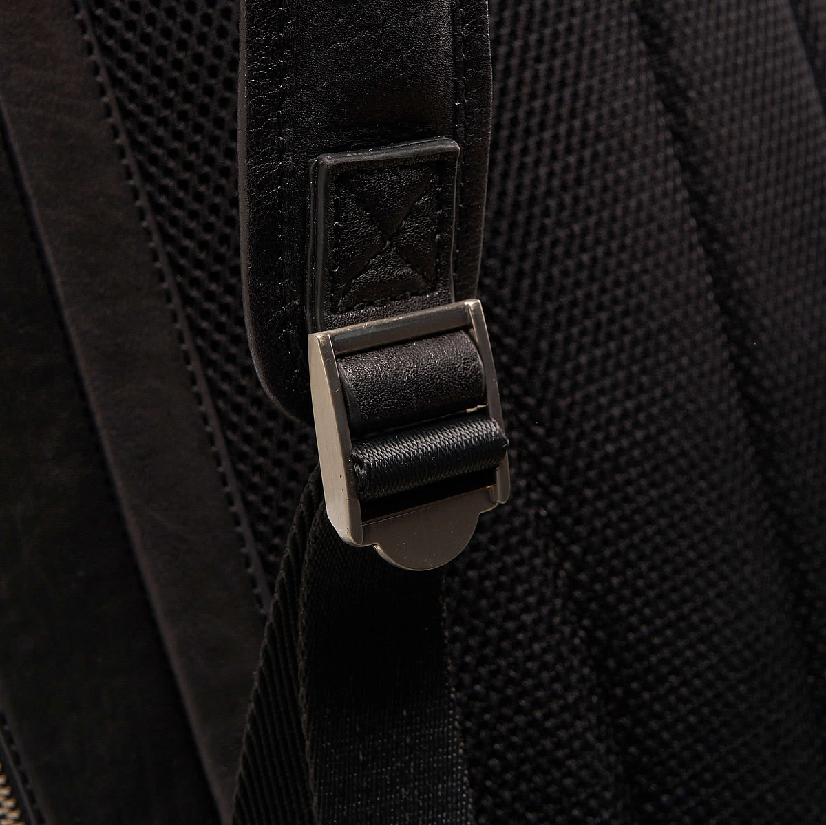 Рюкзак Dr.Koffer из натуральной кожи черный