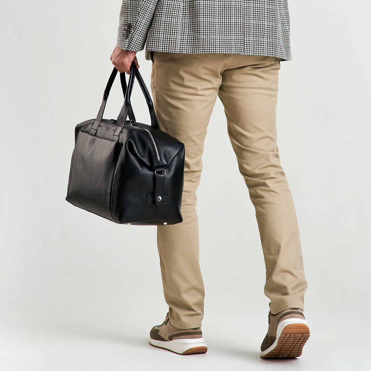 Сумка дорожная Dr. Koffer из натуральной кожи черная