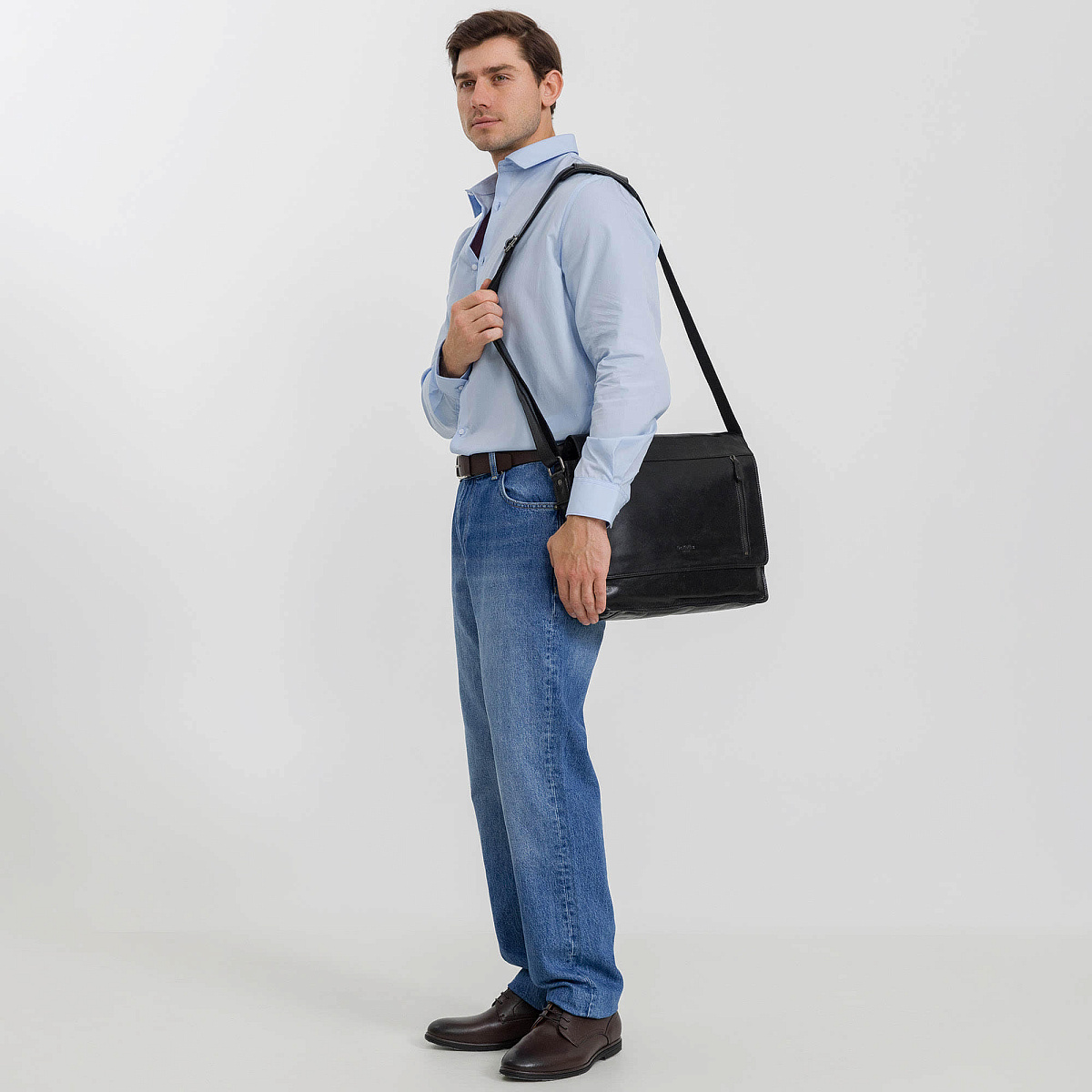 Сумка через плечо Dr.Koffer из натуральной кожи черная