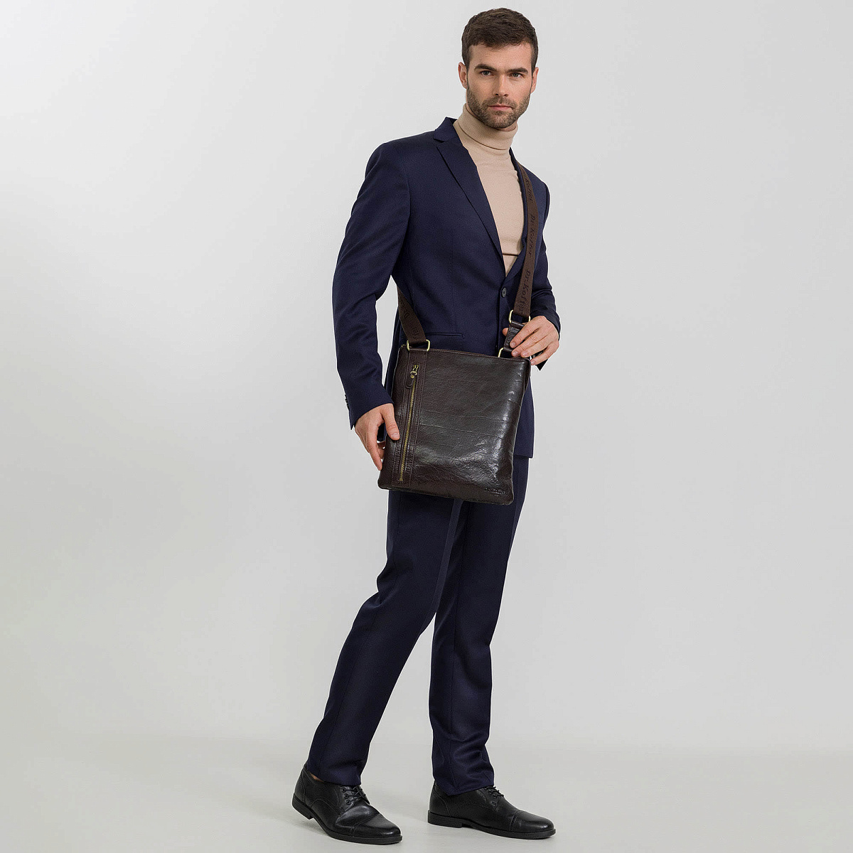 Сумка через плечо Dr.Koffer из натуральной кожи коричневая