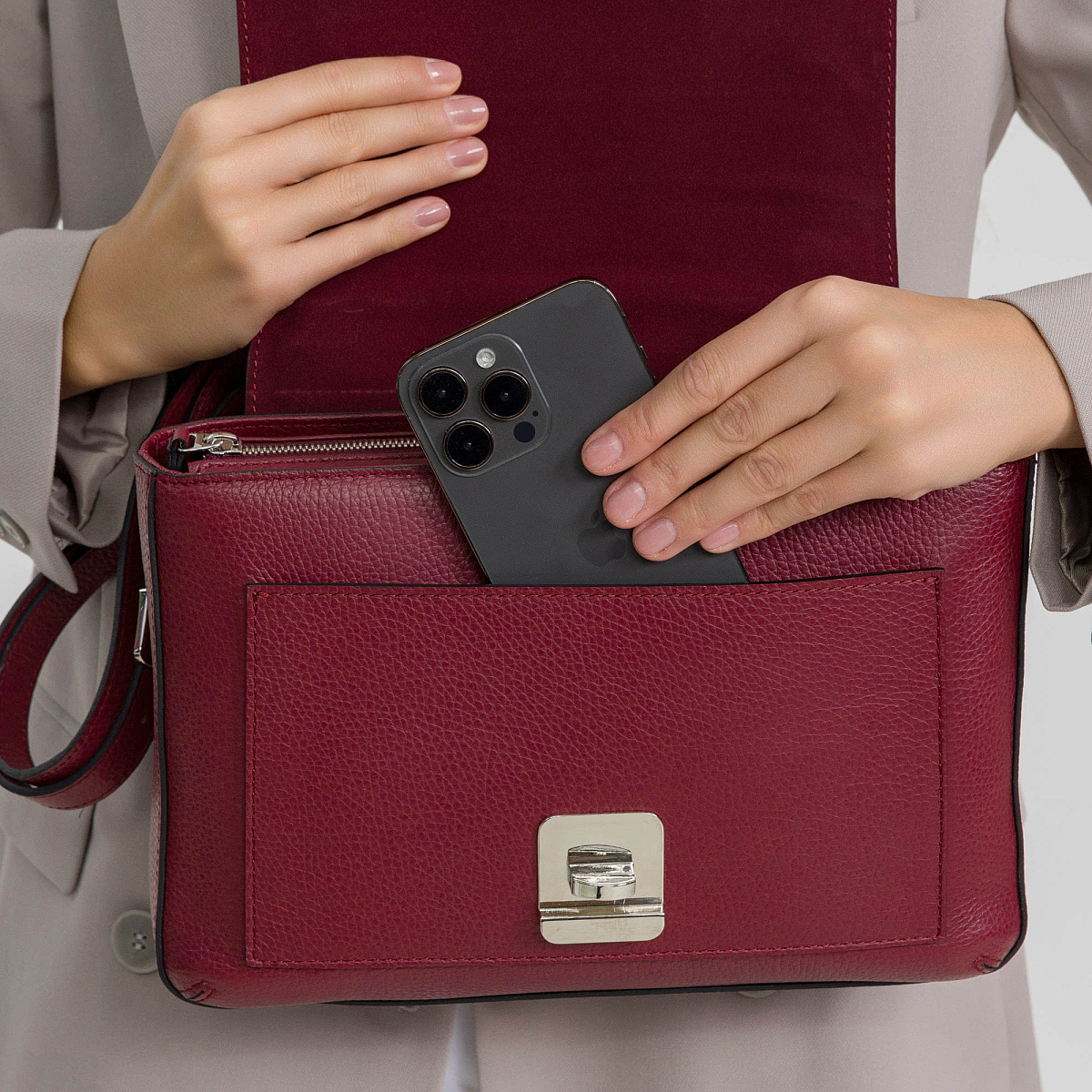 Женская сумка Dr. Koffer из натуральной кожи красная