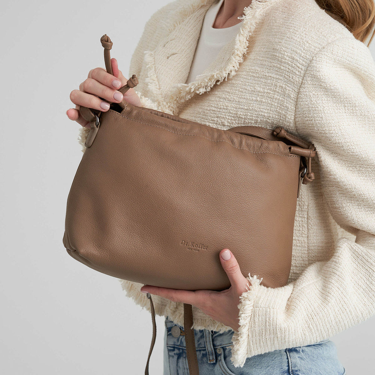 Женская сумка Dr.Koffer из натуральной кожи бежевая