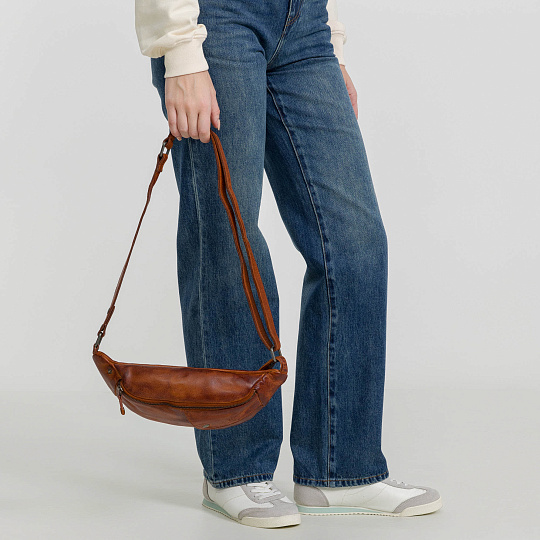 Сумка на пояс Dr. Koffer из натуральной кожи коричневая