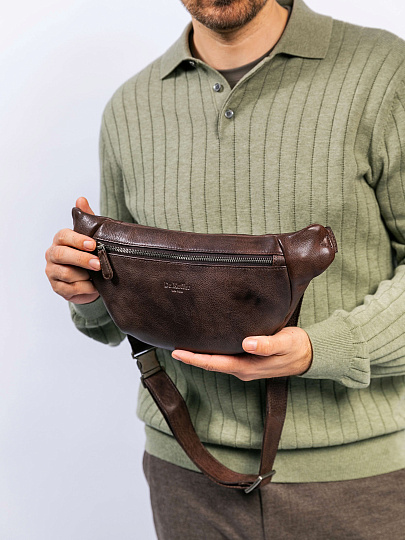 Сумка на пояс Dr. Koffer из натуральной кожи коричневая