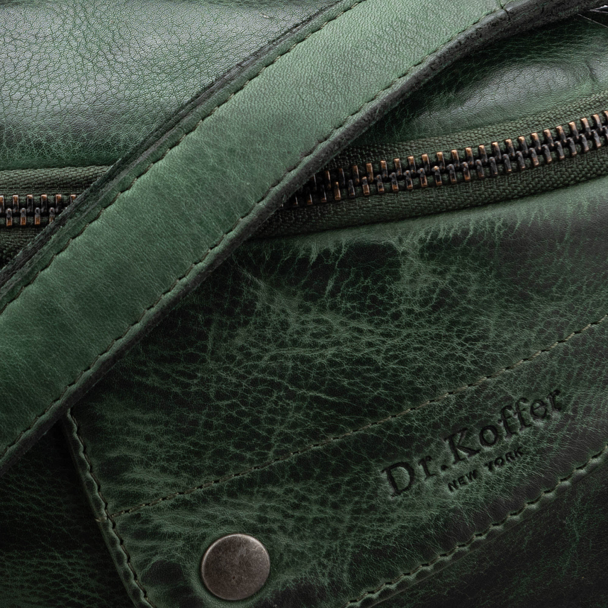 Сумка на пояс Dr. Koffer из натуральной кожи зеленая