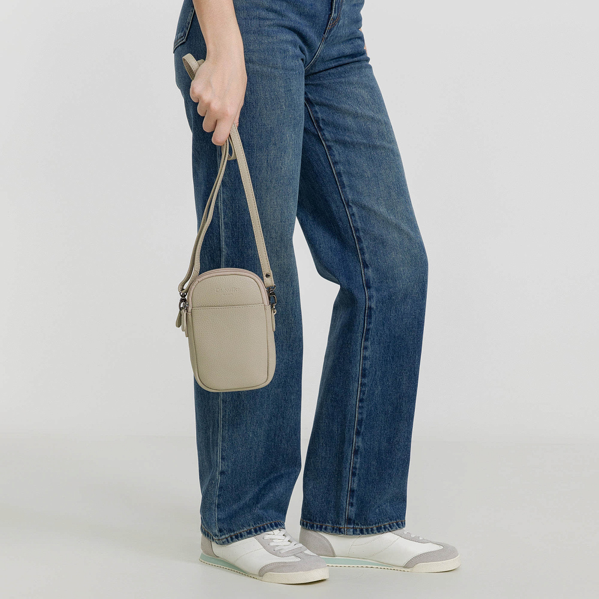 Сумка через плечо Dr.Koffer из натуральной кожи белая