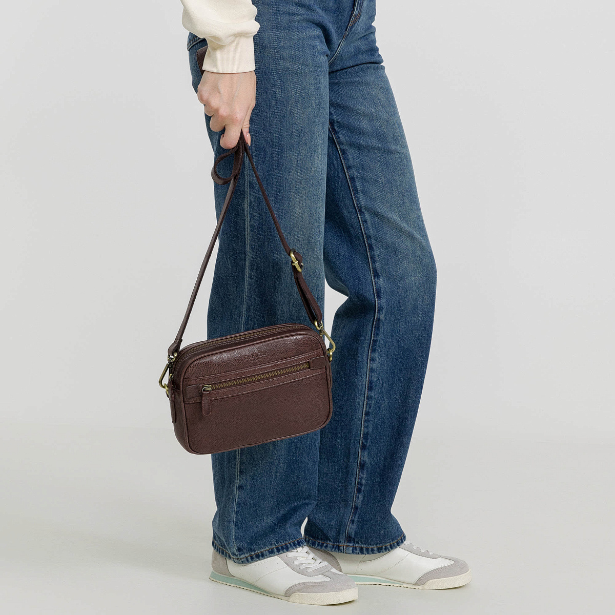 Сумка через плечо Dr.Koffer из натуральной кожи коричневая