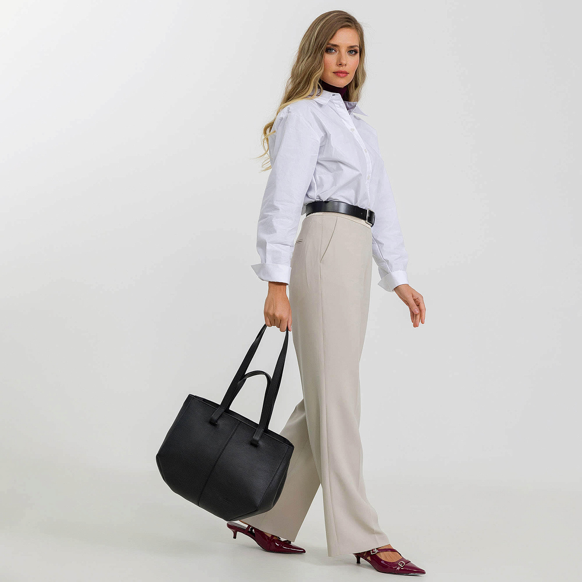 Женская сумка Dr. Koffer из натуральной кожи черная