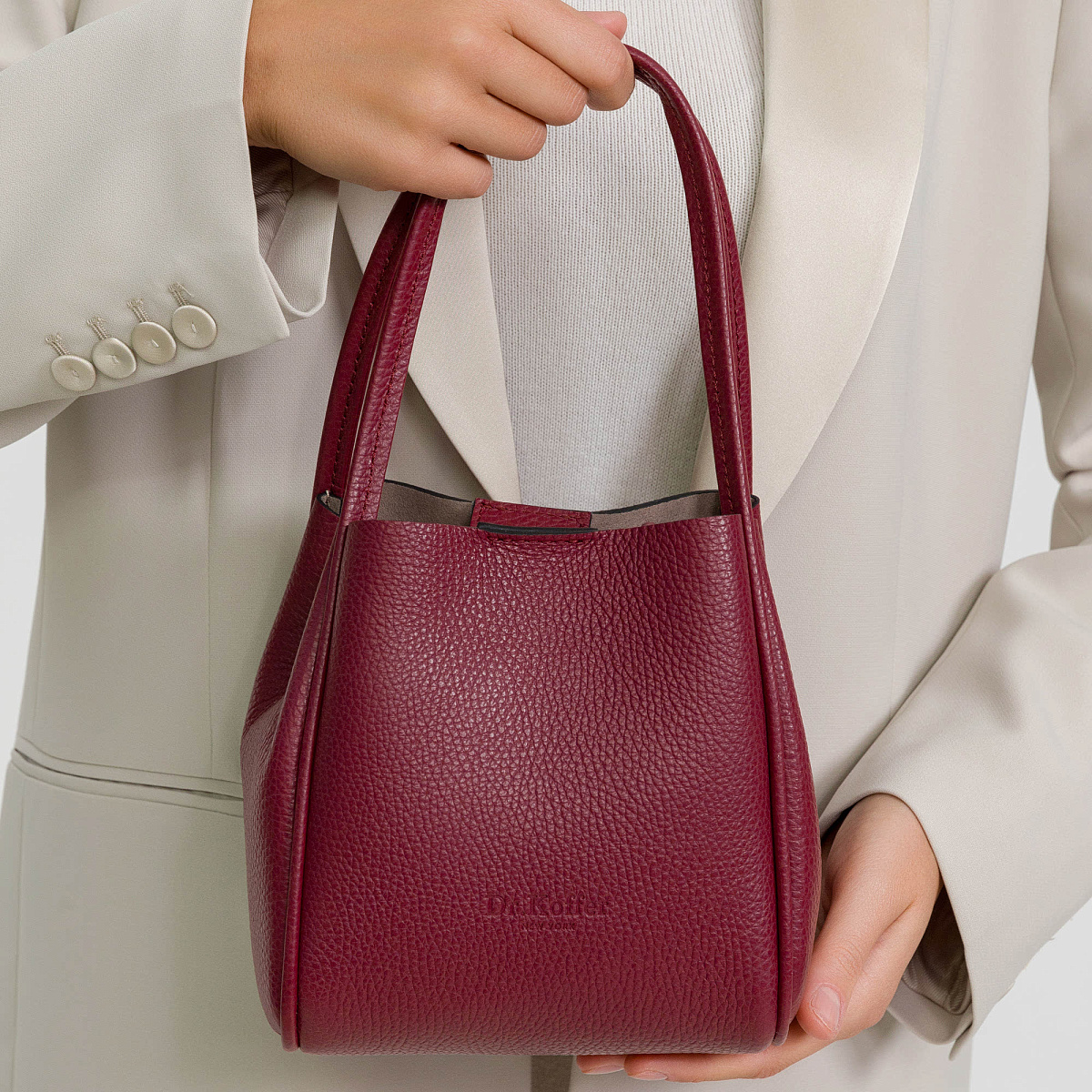 Женская сумка Dr. Koffer из натуральной кожи красная