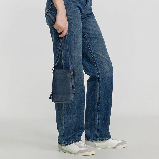 Сумка через плечо Dr.Koffer из натуральной кожи синяя