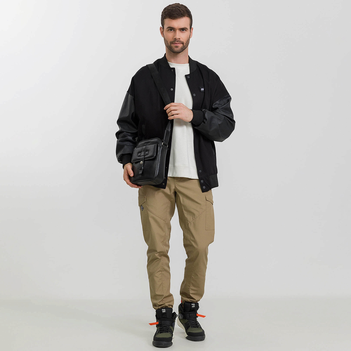 Сумка через плечо Dr.Koffer из натуральной кожи черная