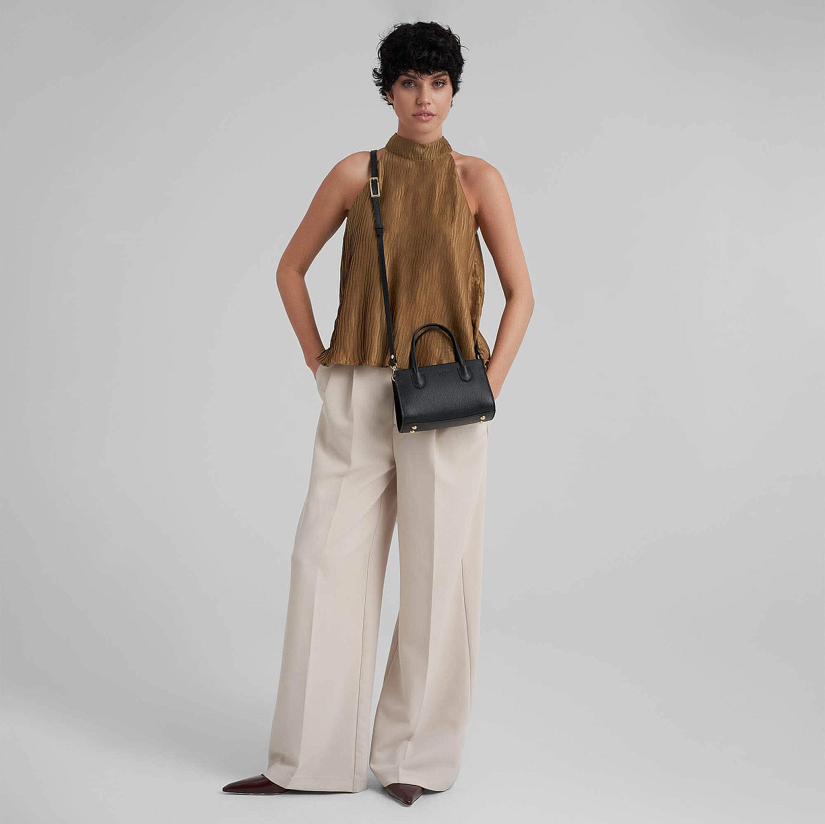 Женская сумка Dr. Koffer из натуральной кожи черная