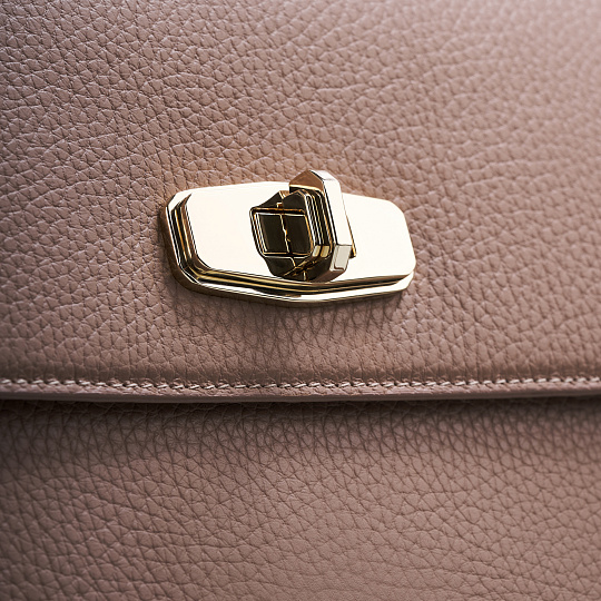 Женская сумка  Dr. Koffer из натуральной кожи розовая