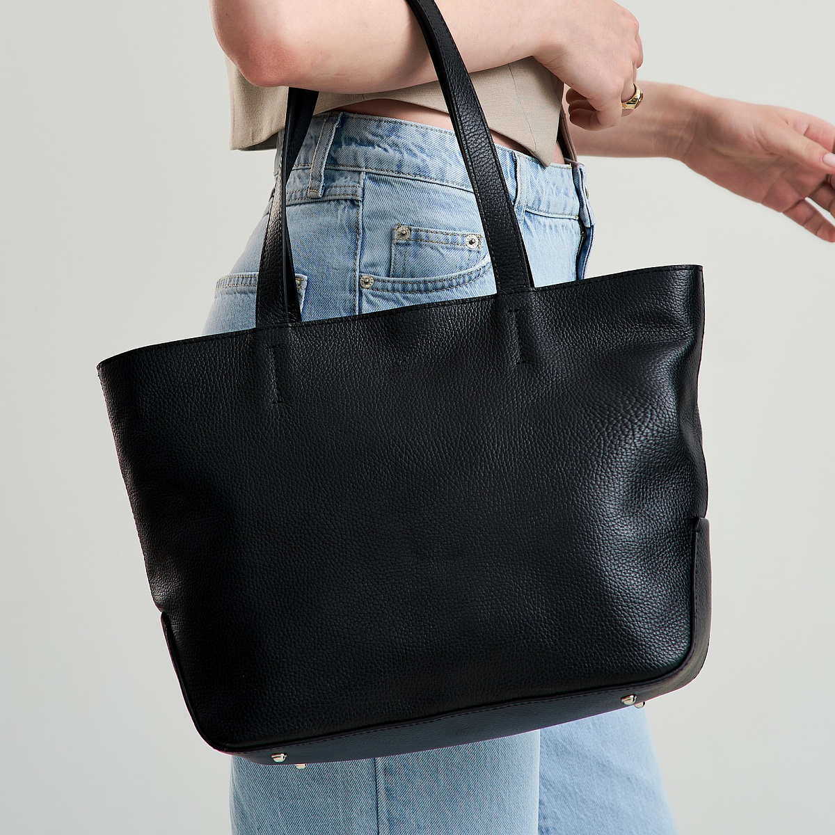 Женская сумка Dr. Koffer из натуральной кожи черная