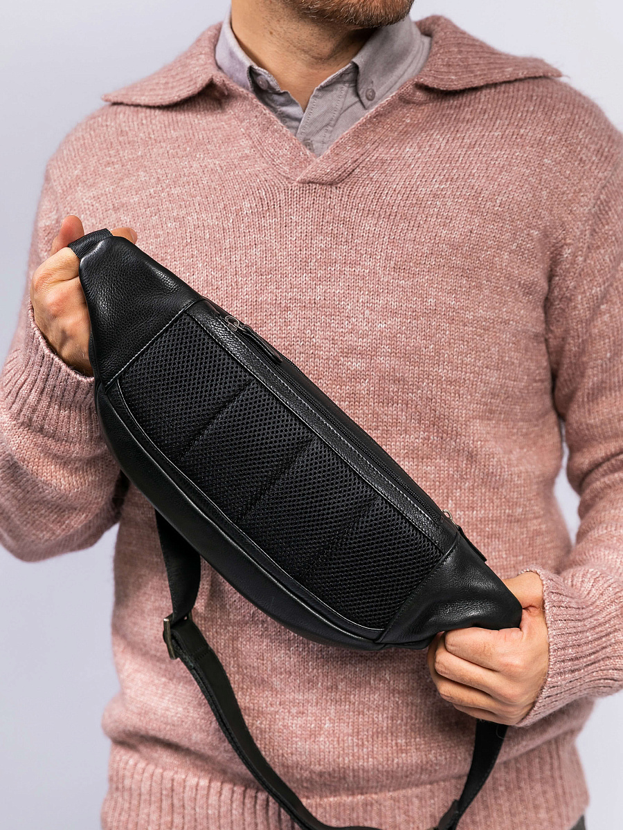 Сумка на пояс Dr. Koffer из натуральной кожи черная