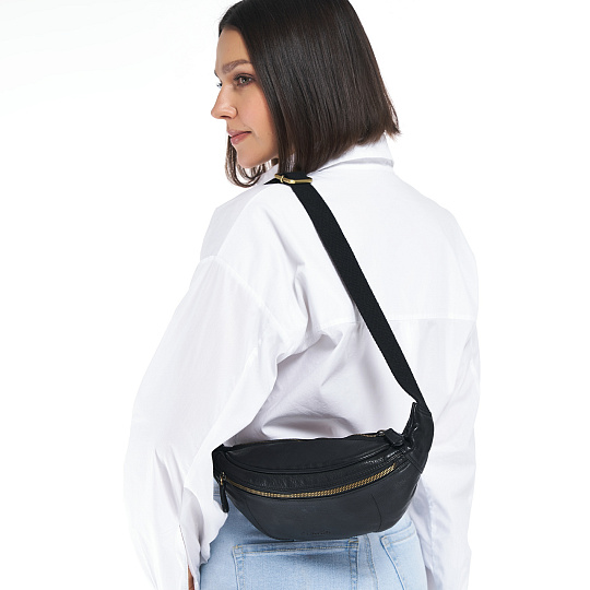 Сумка на пояс Dr.Koffer из натуральной кожи черная