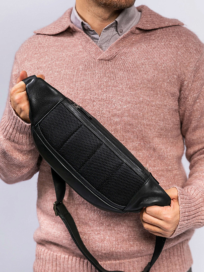 Сумка на пояс Dr. Koffer из натуральной кожи черная