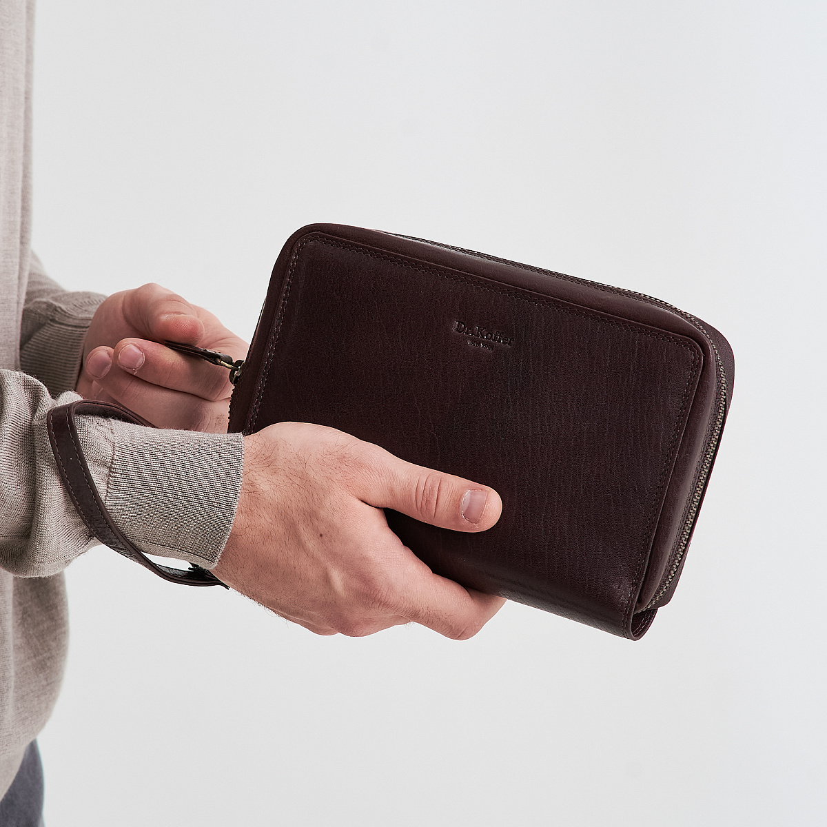 Сумка барсетка из натуральной кожи Dr. Koffer коричневая