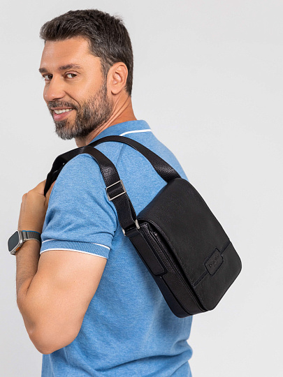 Сумка через плечо Dr.Koffer из натуральной кожи черная