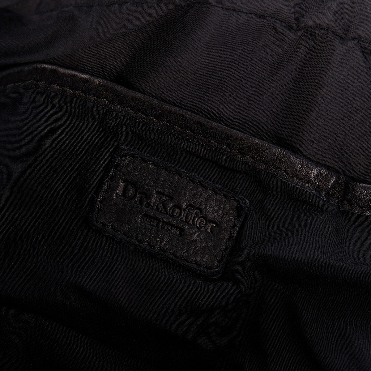 Сумка через плечо Dr.Koffer из натуральной кожи черная