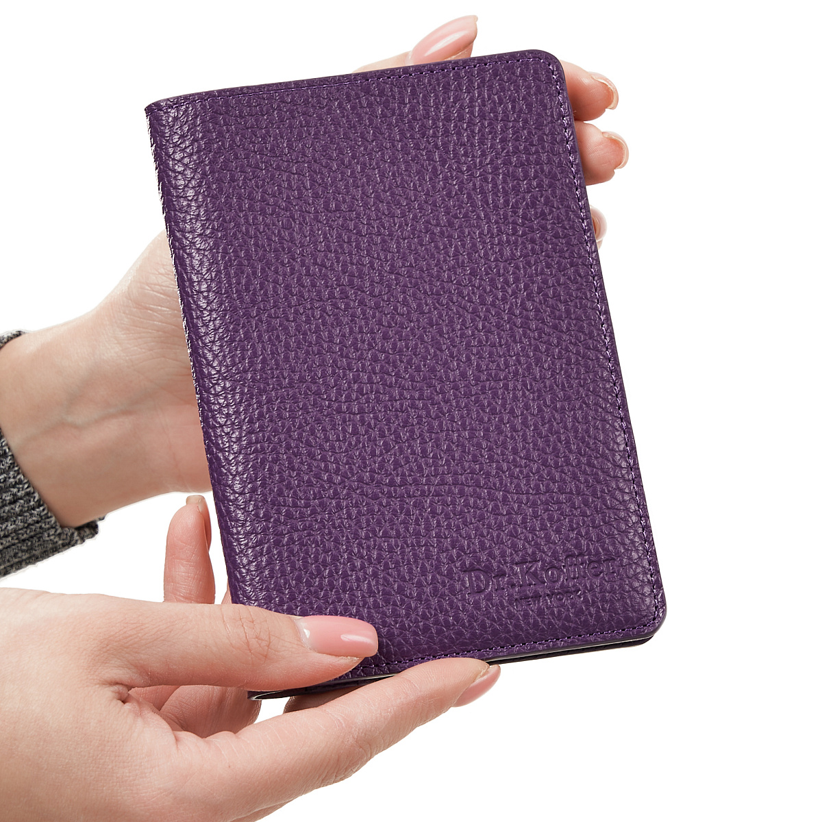Обложка для паспорта Dr.Koffer из натуральной кожи фиолетовая