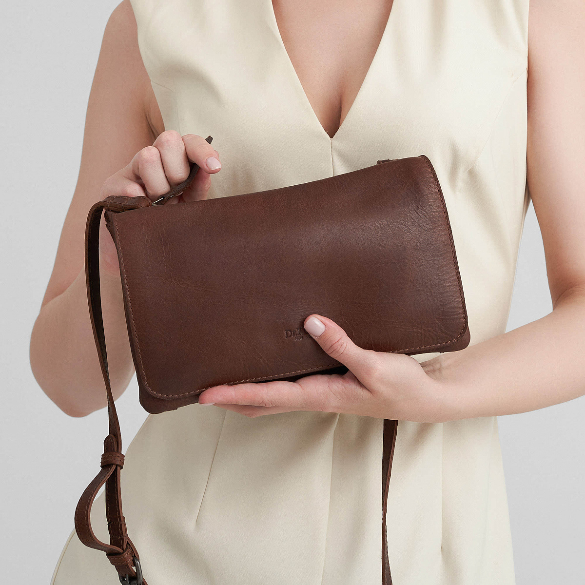 Сумка через плечо Dr.Koffer из натуральной кожи коричневая