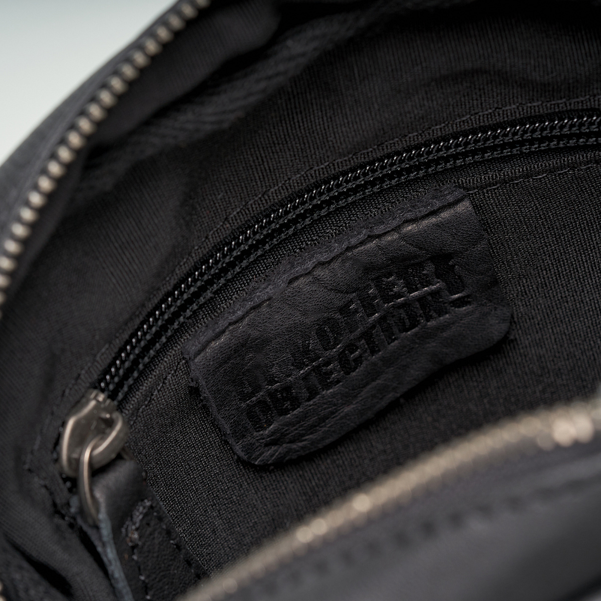 Сумка через плечо Dr.Koffer из натуральной кожи черная