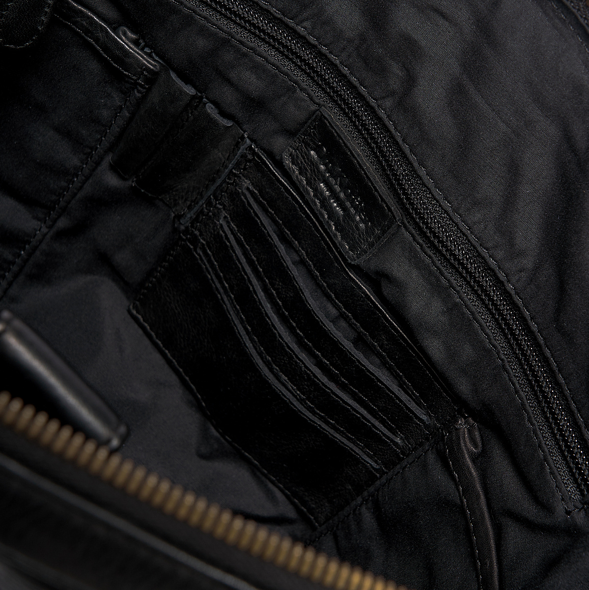 Деловая сумка Dr.Koffer из натуральной кожи черная