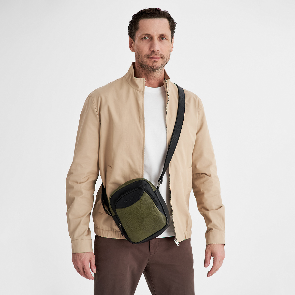 Сумка через плечо Dr.Koffer из натуральной кожи зеленая