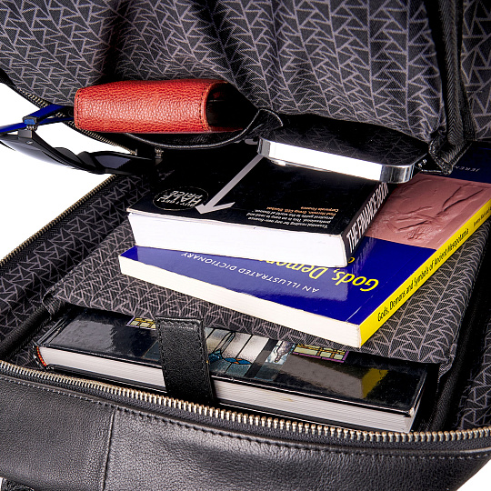 Рюкзак Dr.Koffer из натуральной кожи черный