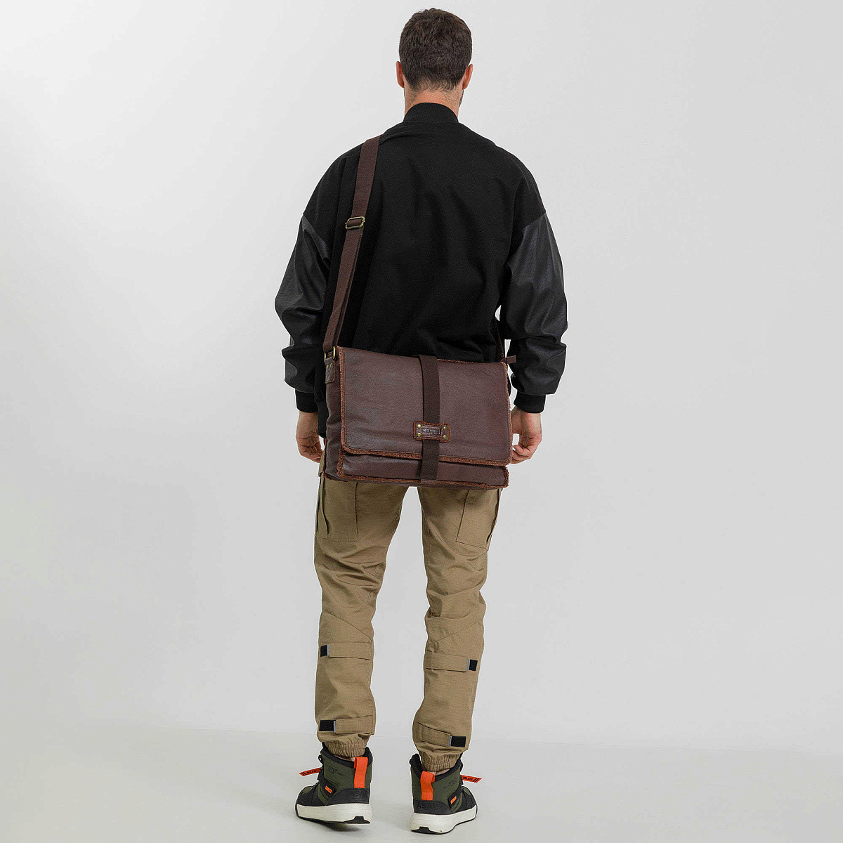 Сумка через плечо Dr.Koffer из натуральной кожи коричневая