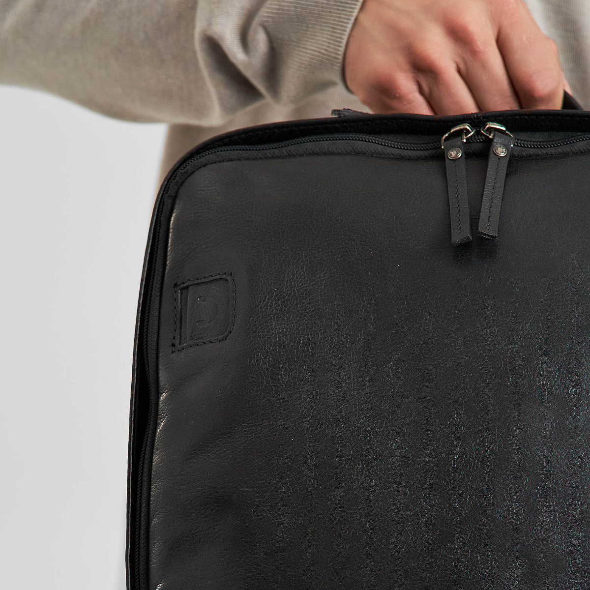 Рюкзак Dr.Koffer из натуральной кожи черный