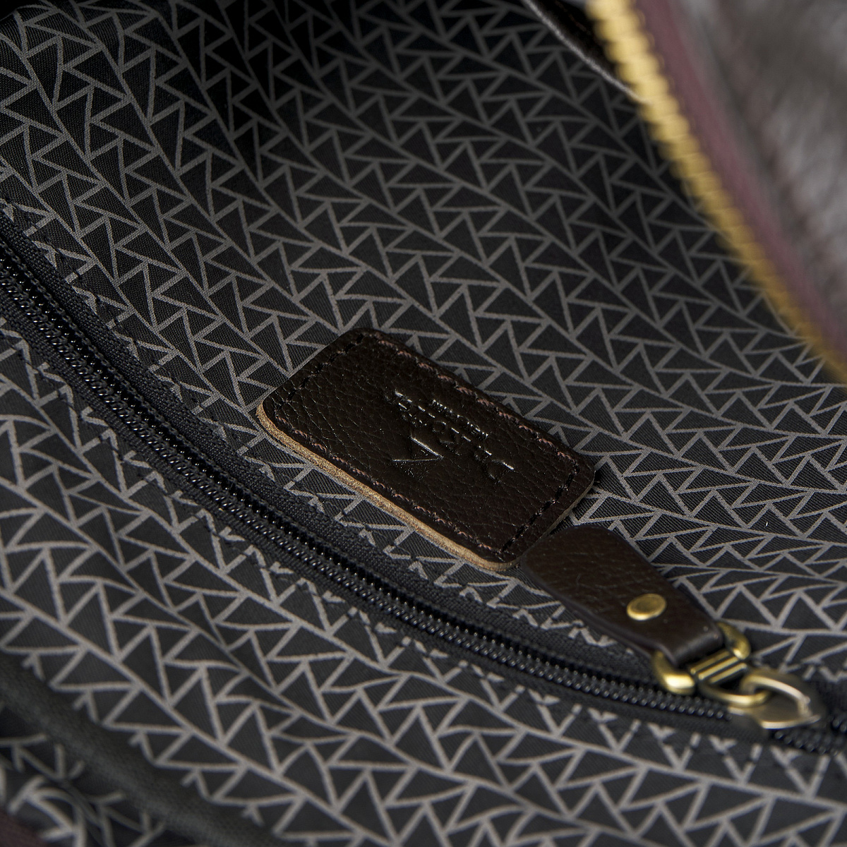 Сумка через плечо Dr.Koffer из натуральной кожи коричневая