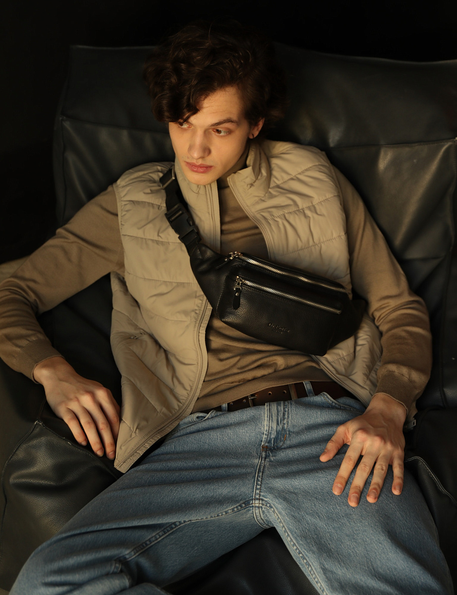 Сумка на пояс Dr. Koffer из натуральной кожи черная