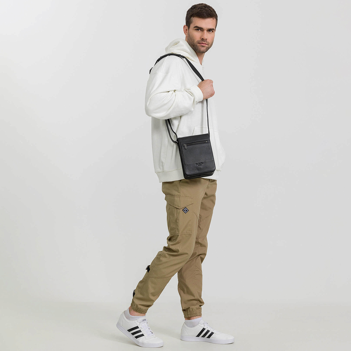 Сумка через плечо Dr.Koffer из натуральной кожи черная