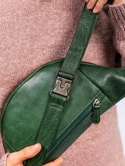 Сумка на пояс Dr. Koffer из натуральной кожи зеленая