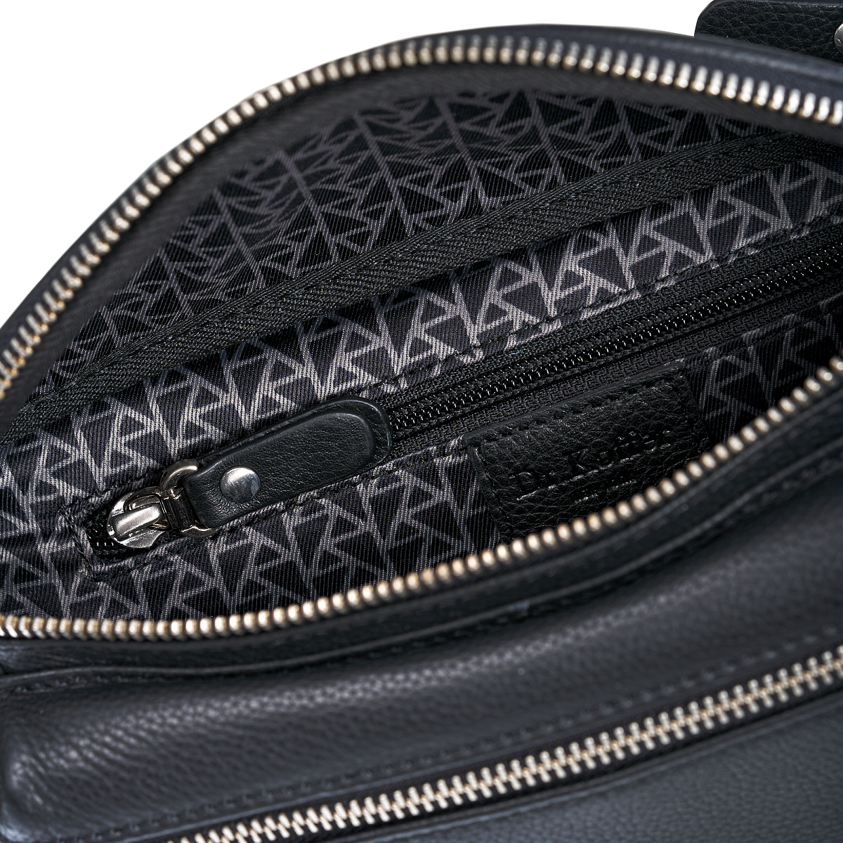 Сумка на пояс Dr. Koffer из натуральной кожи черная