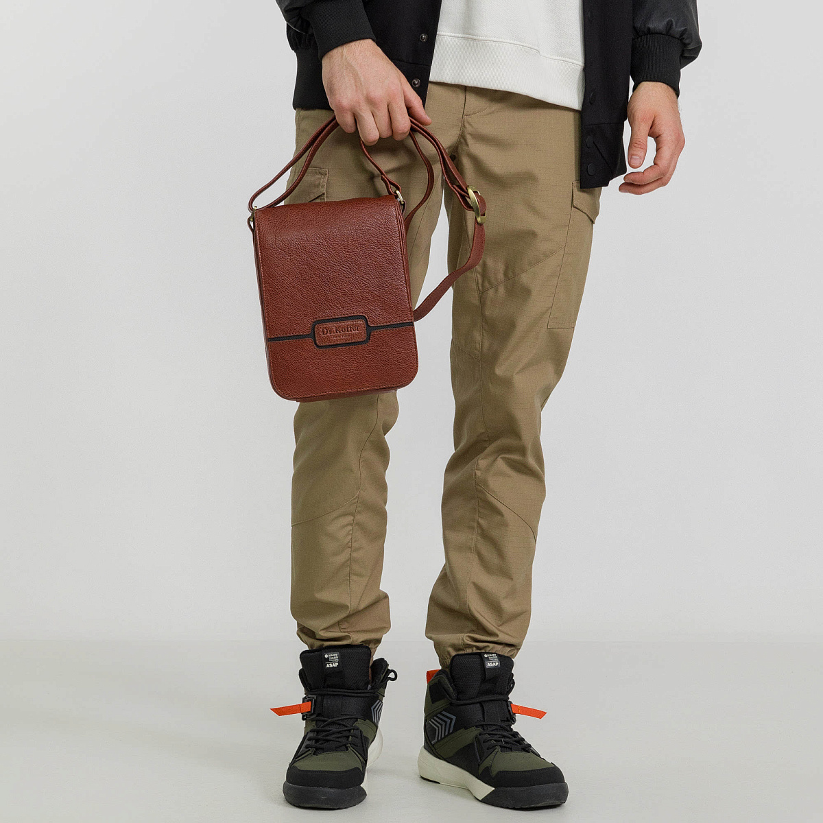 Сумка через плечо Dr.Koffer из натуральной кожи коричневая