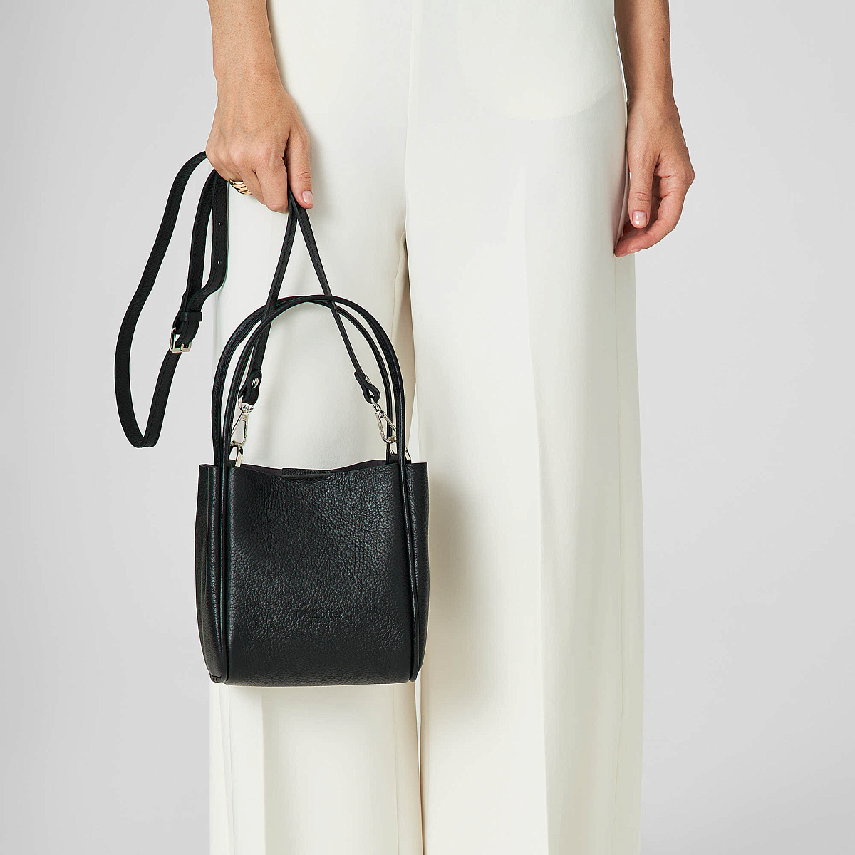 Женская сумка Dr. Koffer из натуральной кожи черная