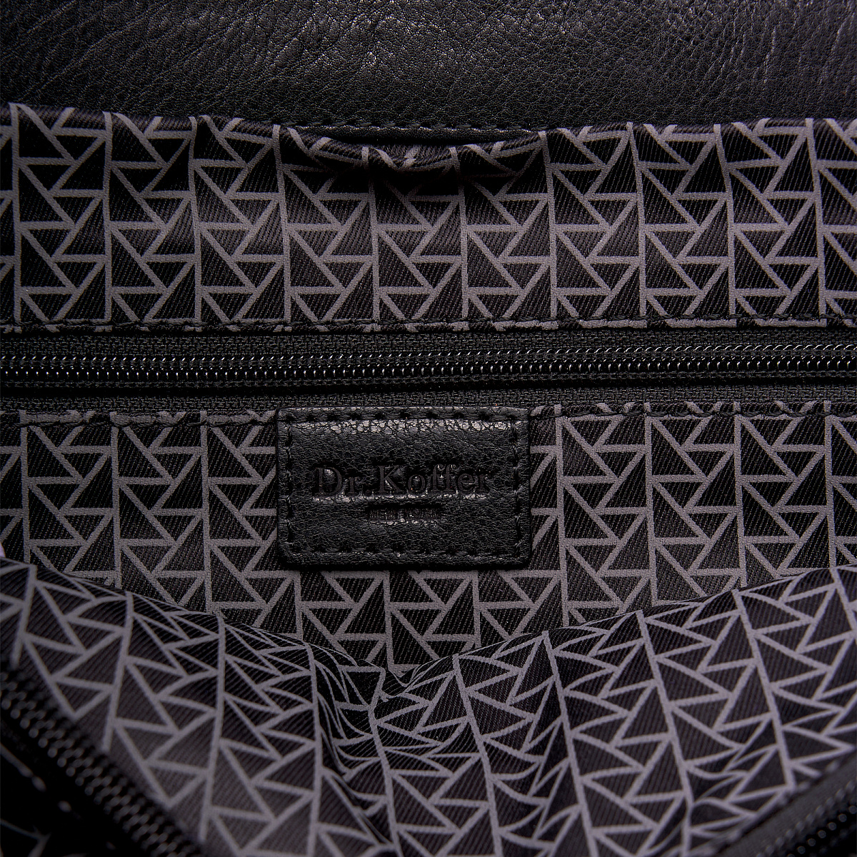 Портфель Dr.Koffer из натуральной кожи черный