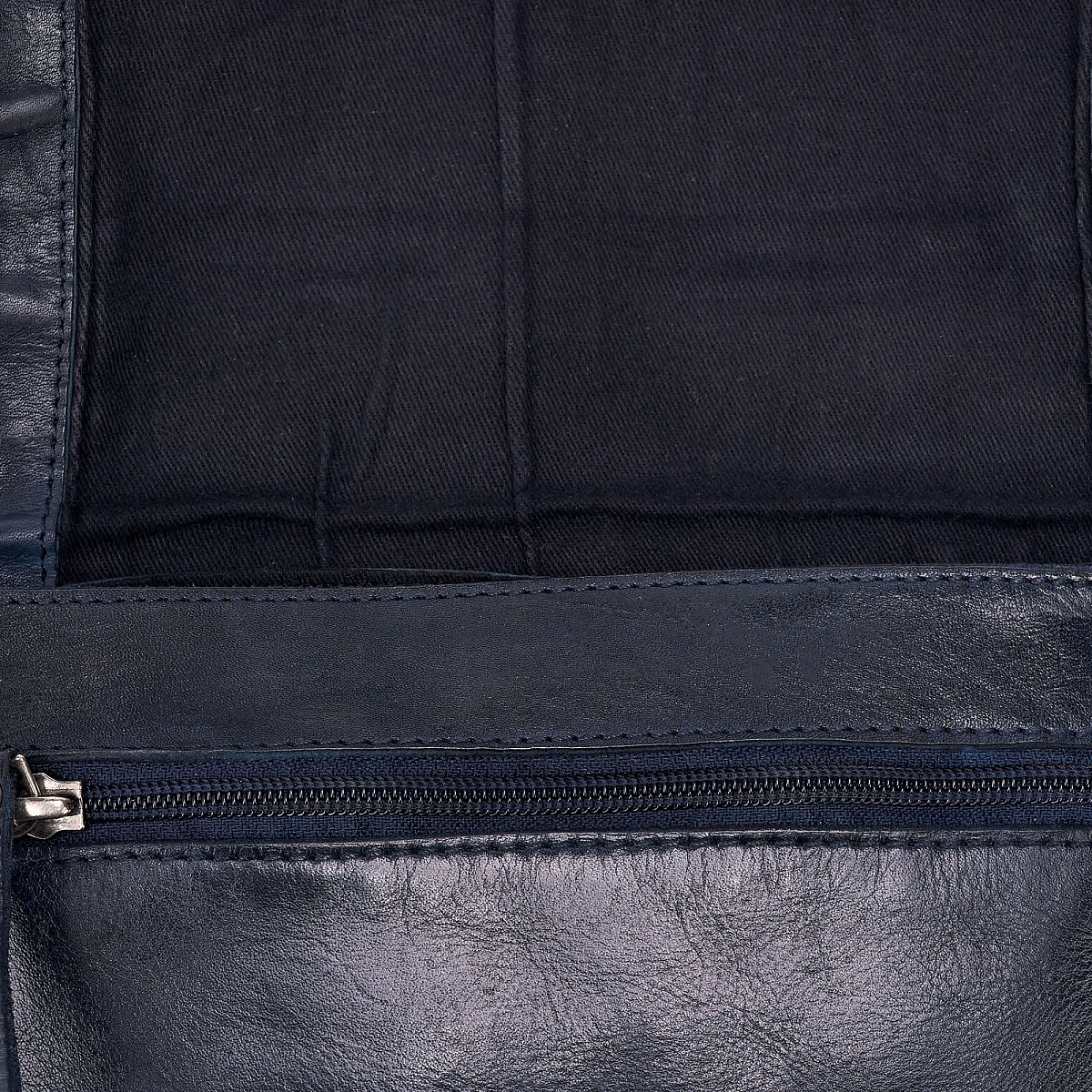 Сумка через плечо Dr.Koffer из натуральной кожи синяя