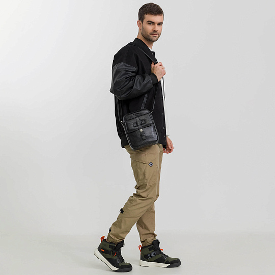 Сумка через плечо Dr.Koffer из натуральной кожи черная