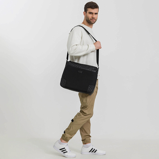 Сумка через плечо Dr.Koffer из натуральной кожи черная