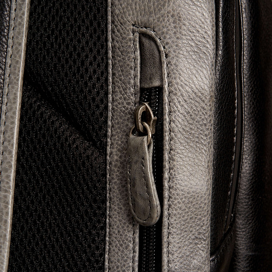 Рюкзак Dr.Koffer из натуральной кожи черный