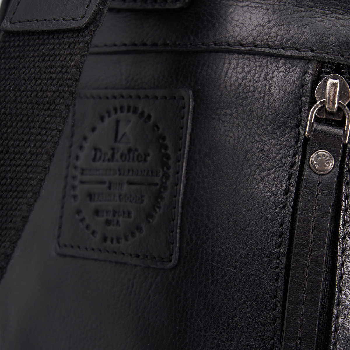 Рюкзак Dr.Koffer из натуральной кожи черный