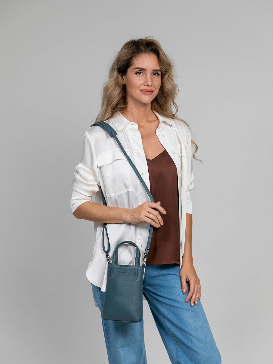 Сумка через плечо Dr.Koffer из натуральной кожи голубая